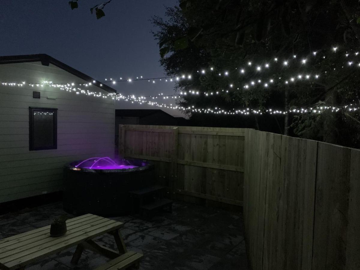 Lola Lodge - Luxury Hot Tub Retreat Newton on the Moor Ngoại thất bức ảnh