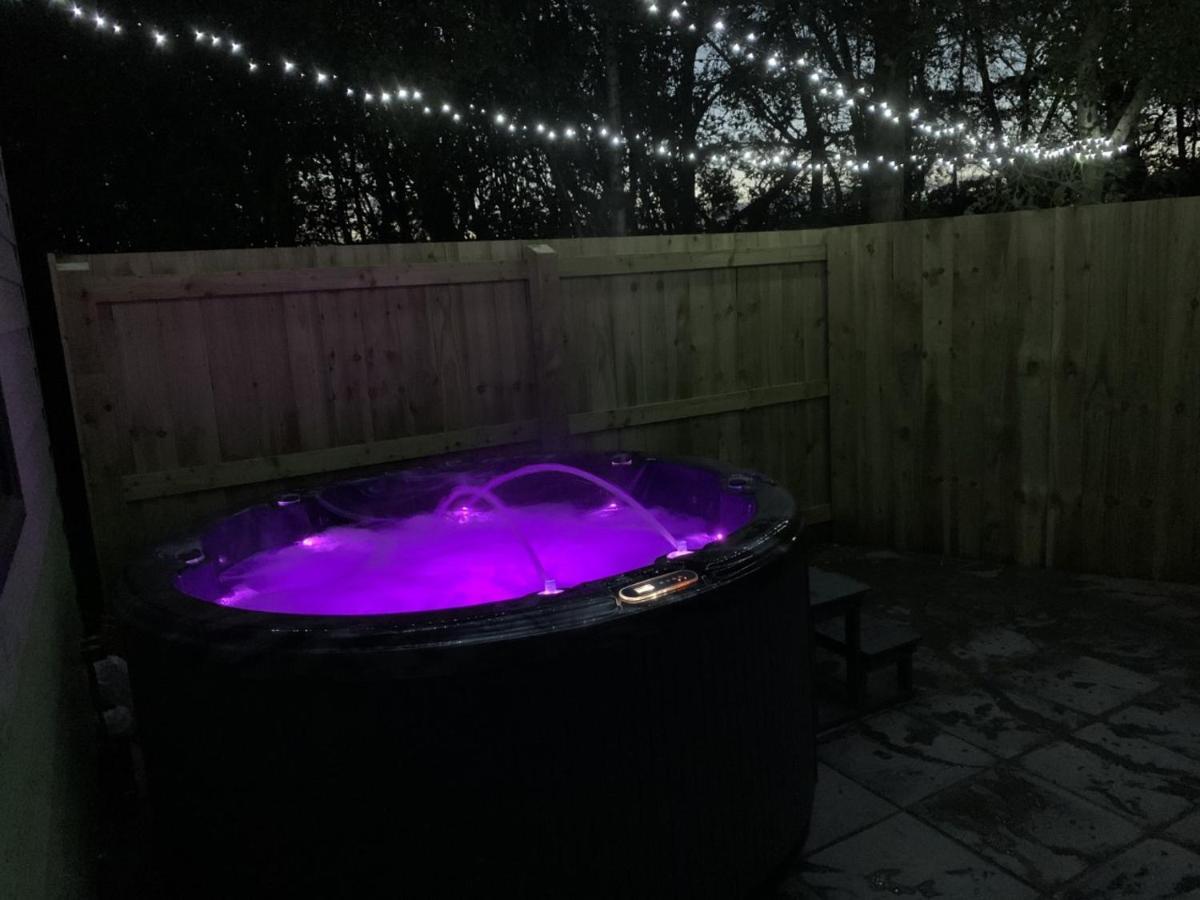 Lola Lodge - Luxury Hot Tub Retreat Newton on the Moor Ngoại thất bức ảnh